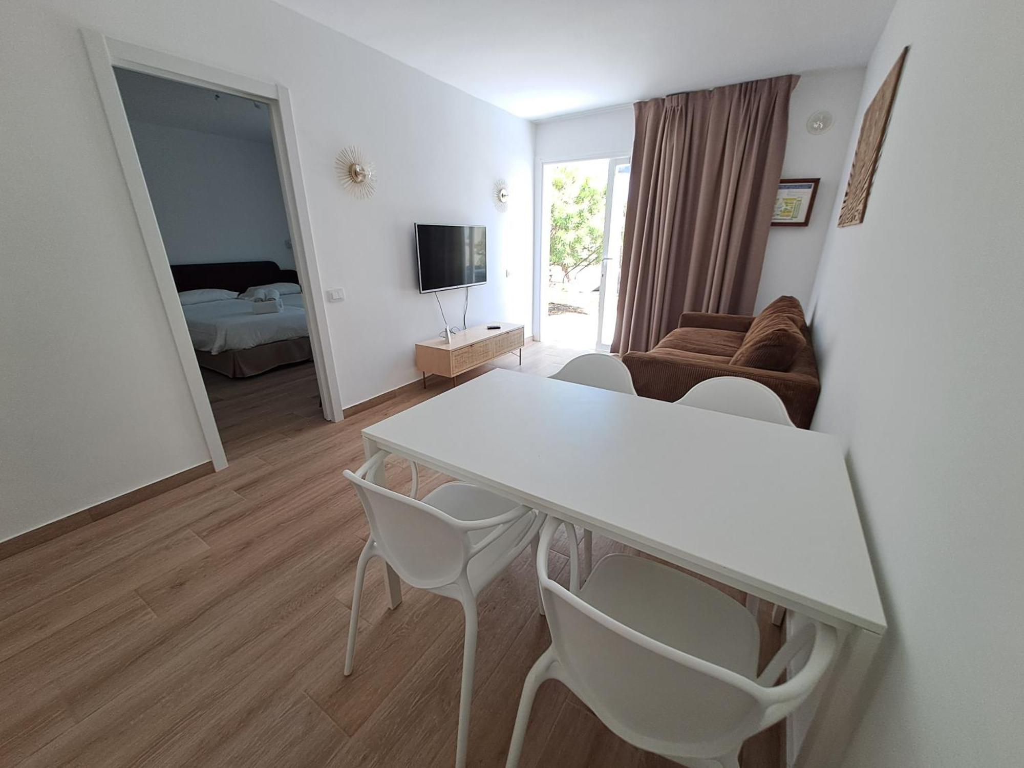 Homeforguest Apartamento Con Terraza Y Piscina En Corralejo Dış mekan fotoğraf